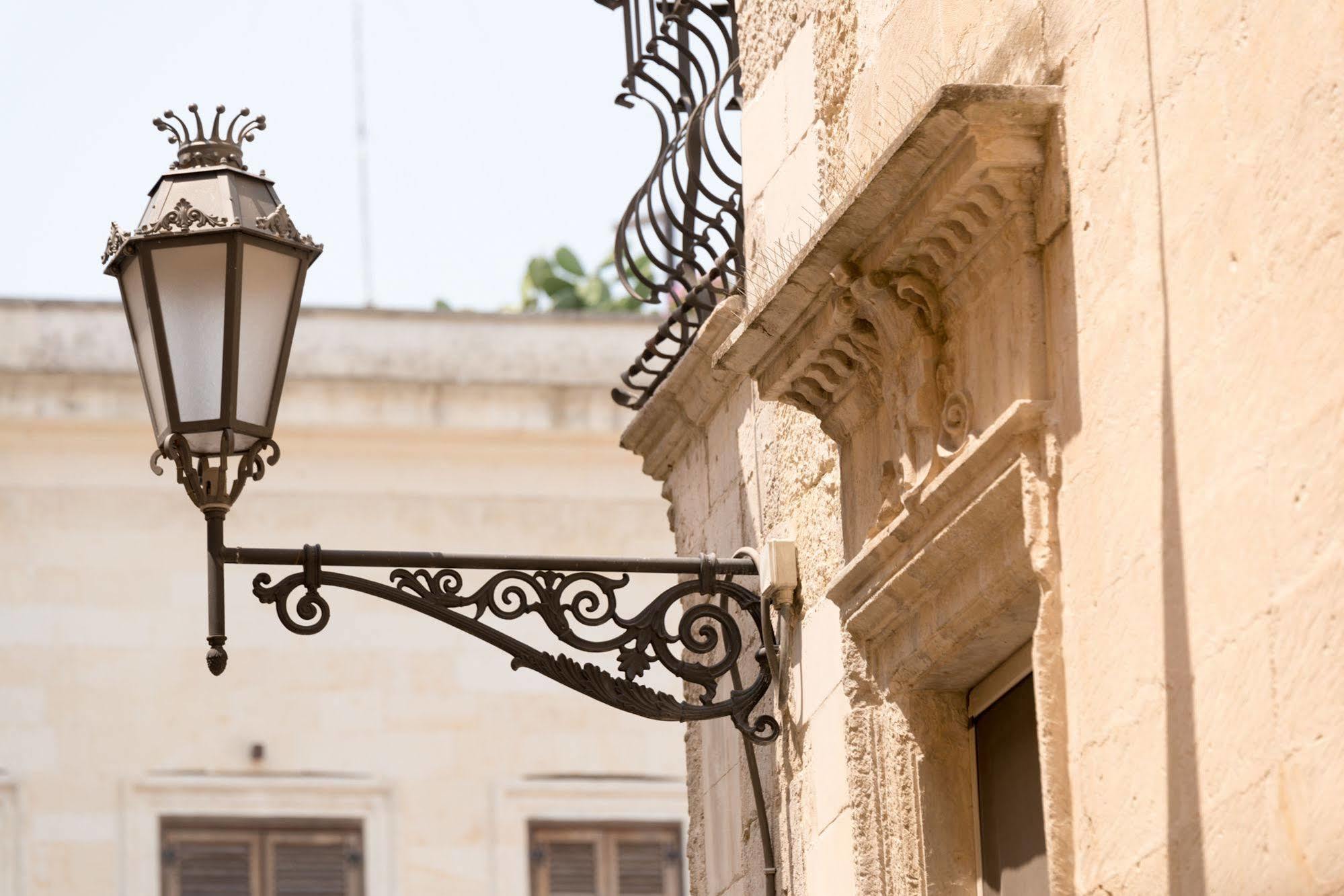 Gatto Bianco La Dimora Storica Bed & Breakfast Lecce Exterior photo